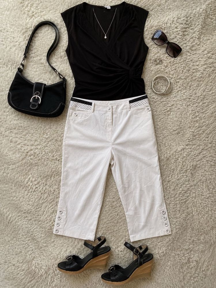 Y2K Chic White Capris