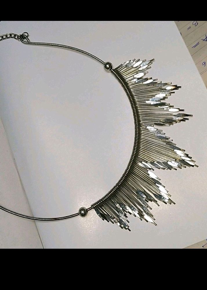 2️⃣ Necklace