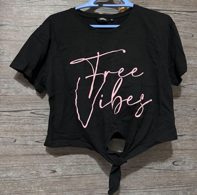 Free Vibes Tie-Front Crop Top