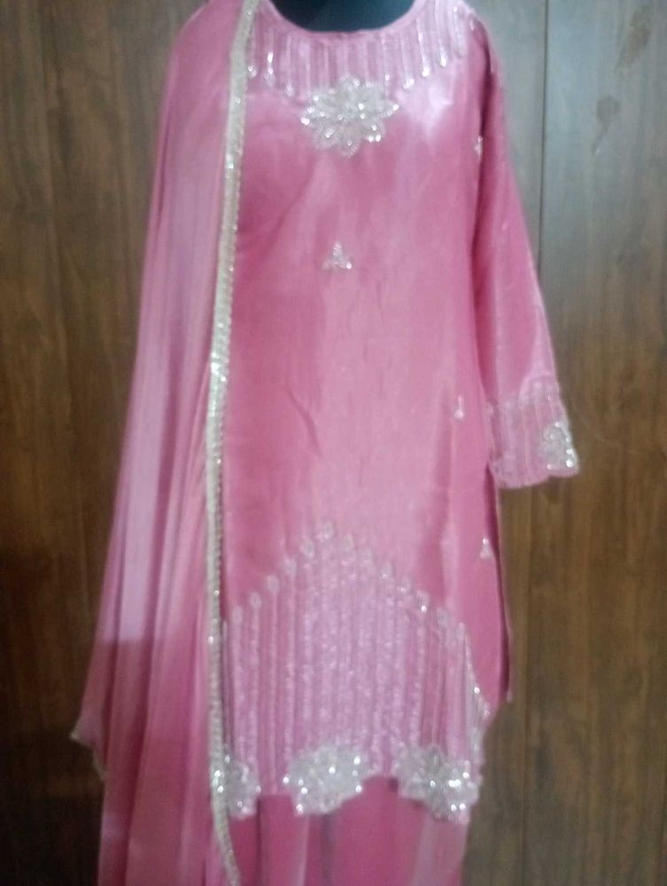 Elegant Pink Kurta Set with Sequins
