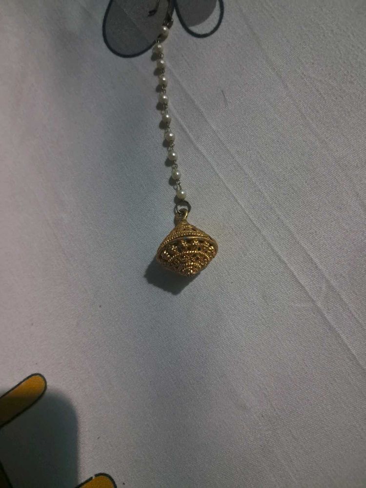 Elegant Gold Maangtika with Pearls