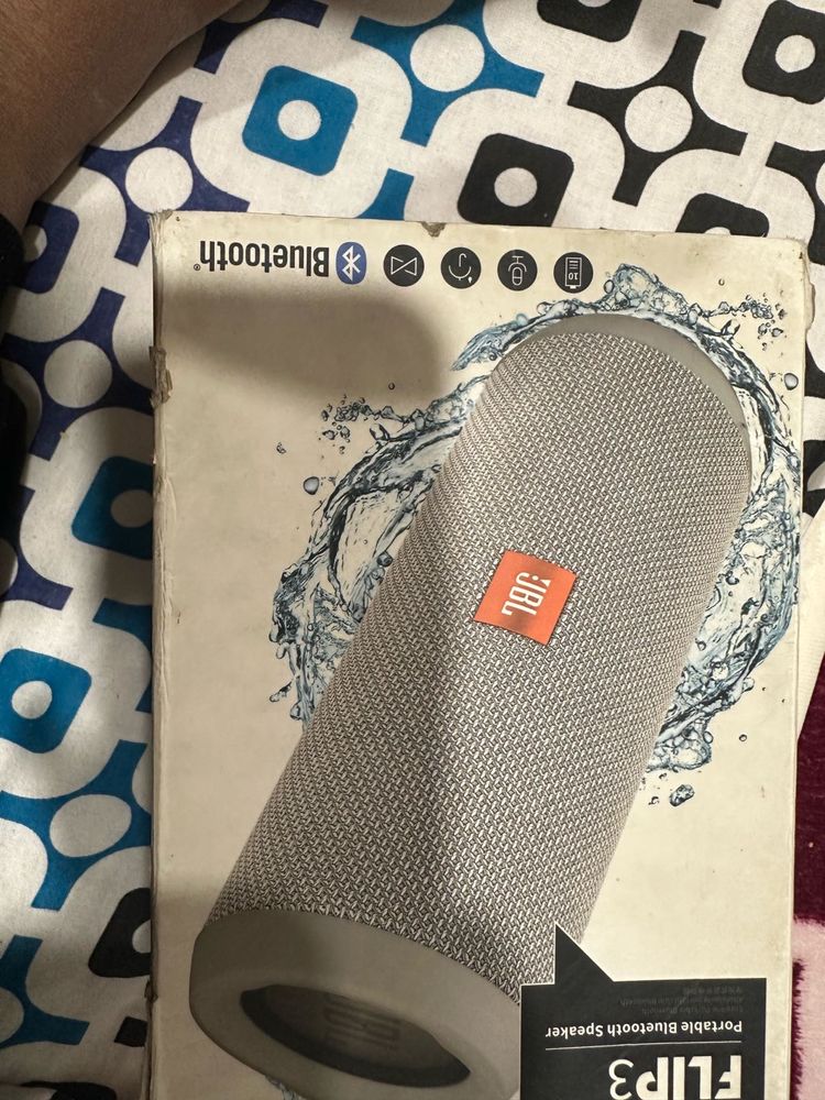 JBL Flip 3 Bluetooth Speaker!! dont bargain much
