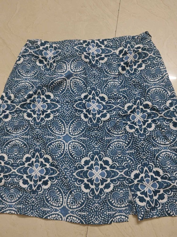 Stylish Blue &amp; White Print Skirt