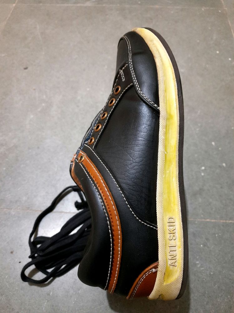 Black Lace Up Casual Sneakers
