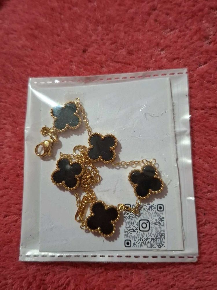 Elegant Clover Bracelet