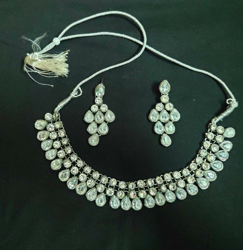 Stunning Silver Necklace &amp; Earring Set