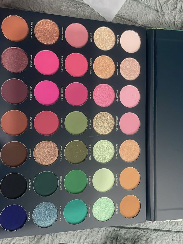 Vivid Eyeshadow Palette