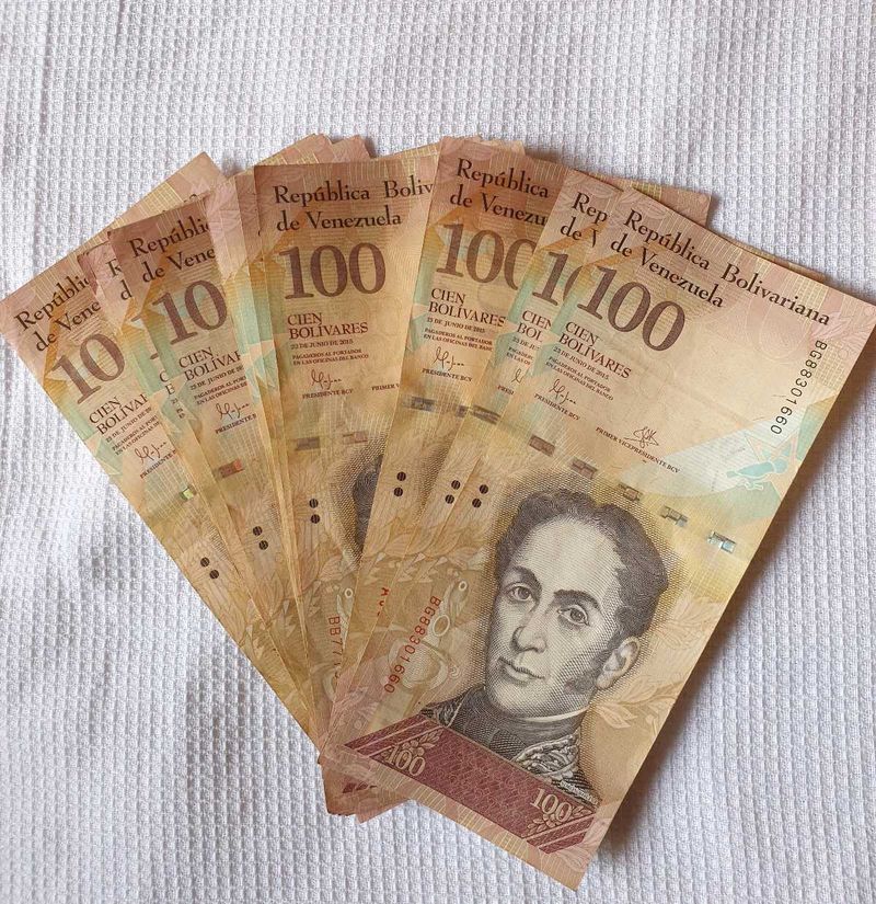 RARE venezuela 100 Bolivar Note UNC