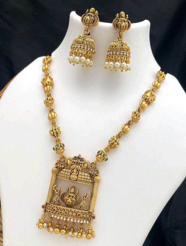 Traditional Gold Necklace &amp; Earring Set