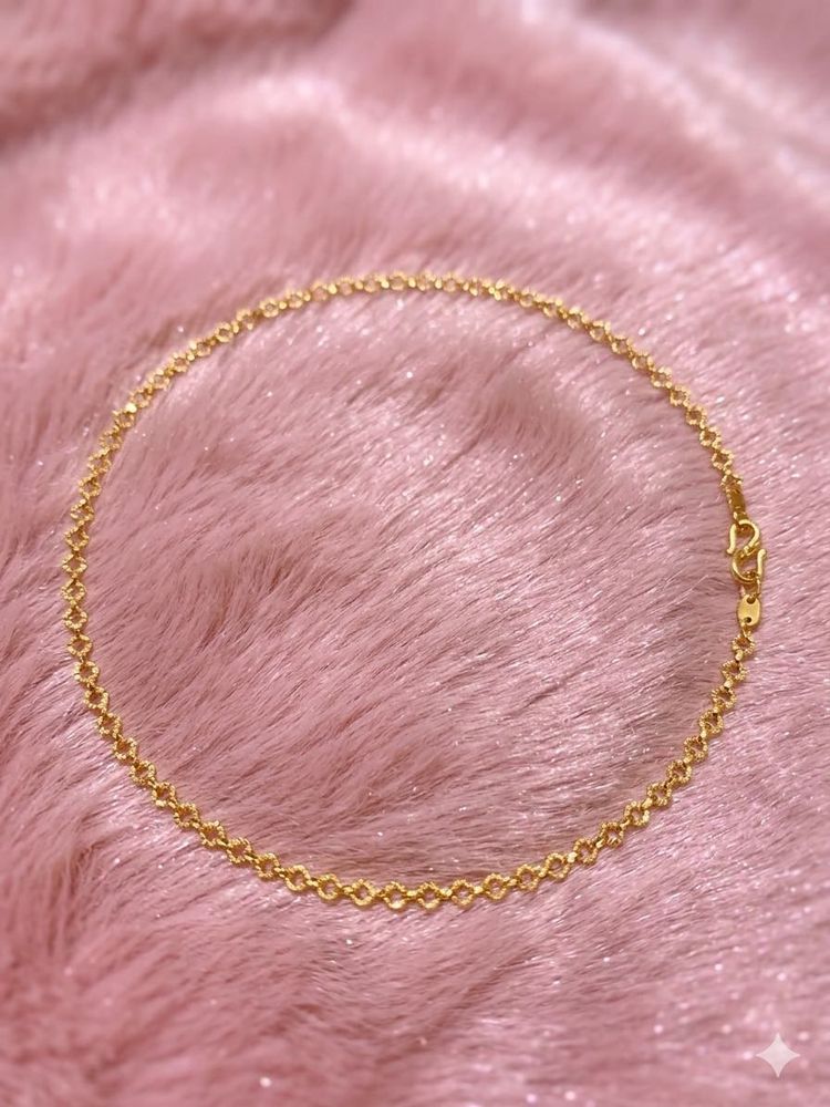 Delicate Gold Chain.