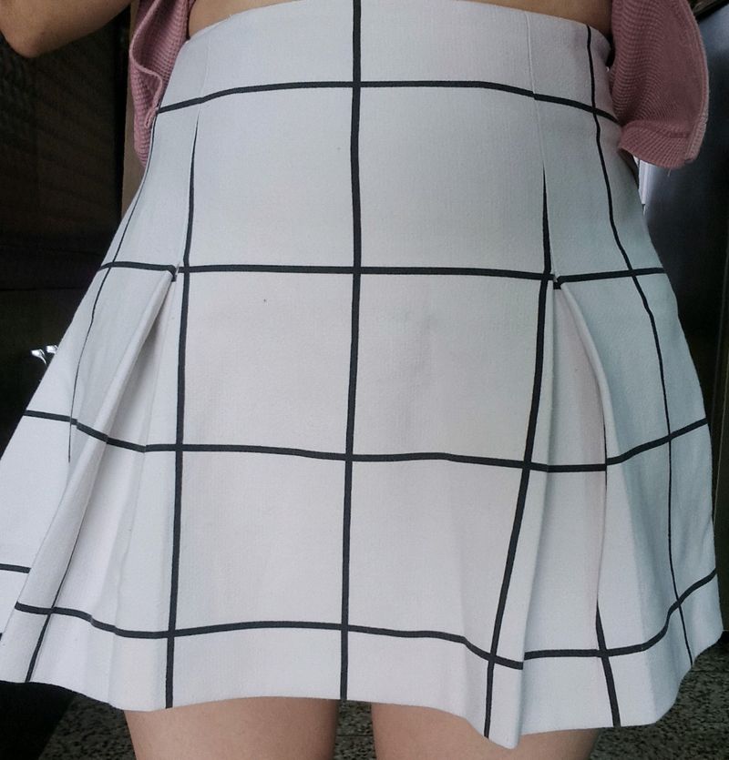forever 21 ! white pleated grid skirt