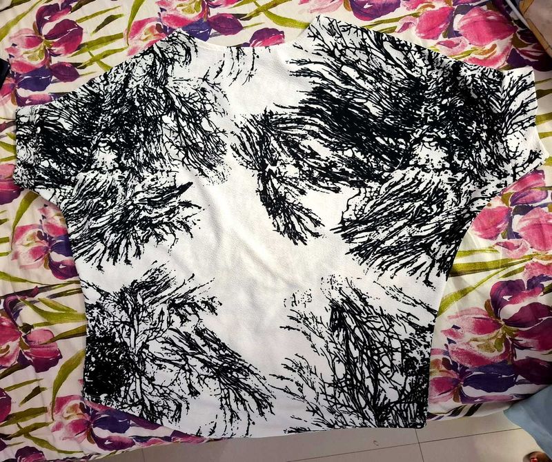 Black &amp; White Abstract Print Top