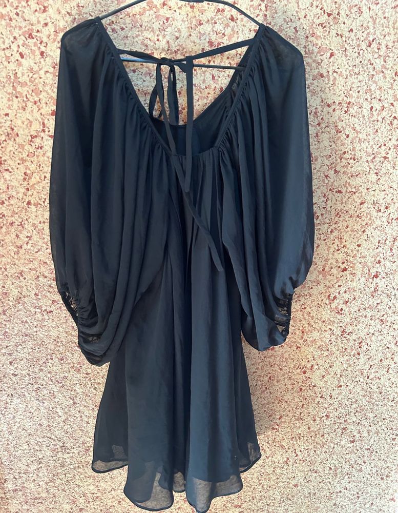 volume sleeves black dress