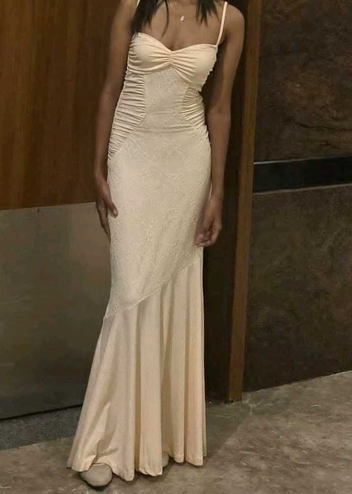 Elegant Lace Evening Gown