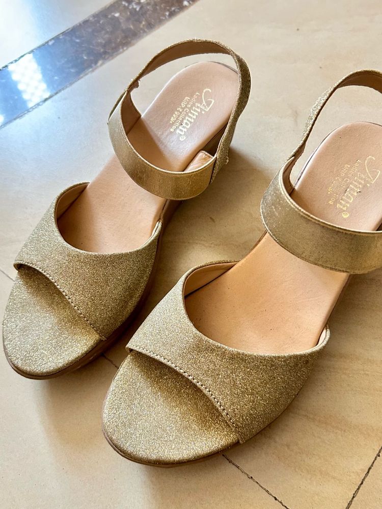 ✨ Golden Shimmer Sandals ✨| UK 6