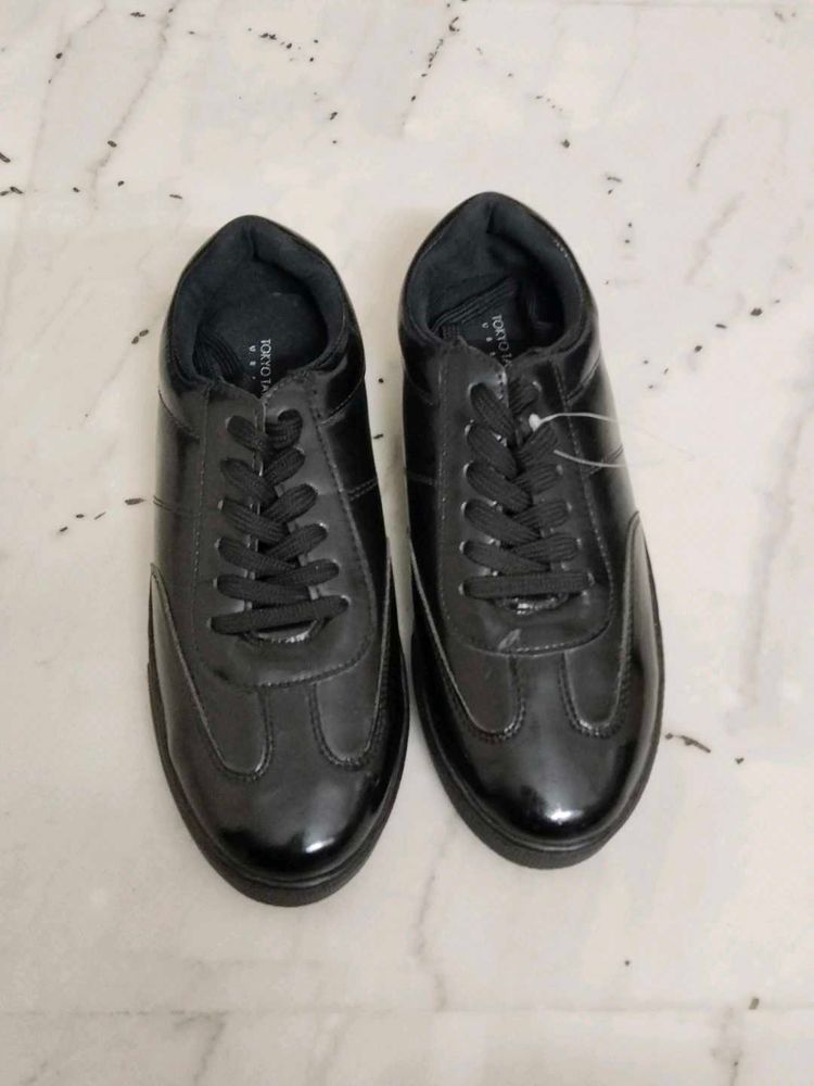 Selling fast Brand New Laces Shoes 40