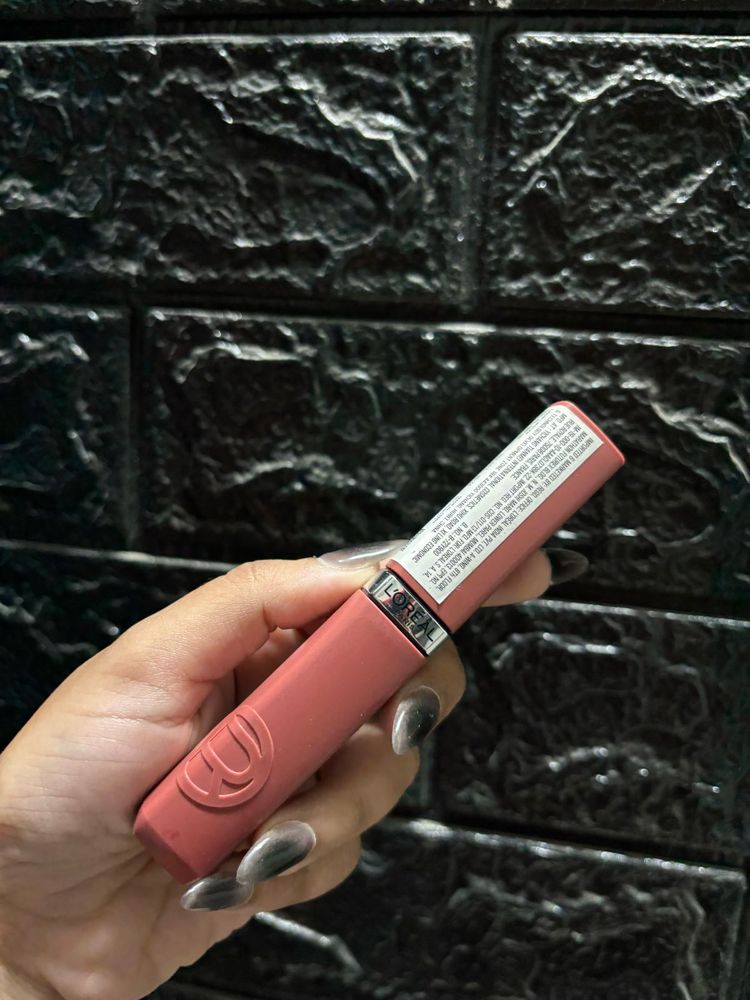 L'Oreal Lipstick - Shade Worth it Medium