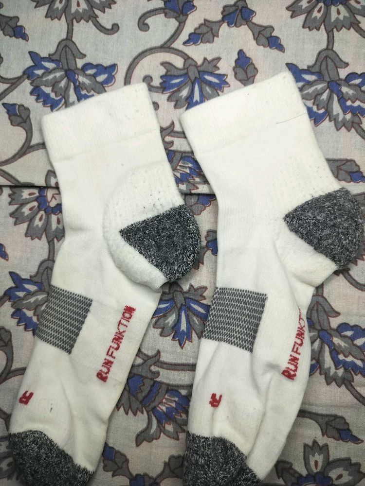 2 pair socks