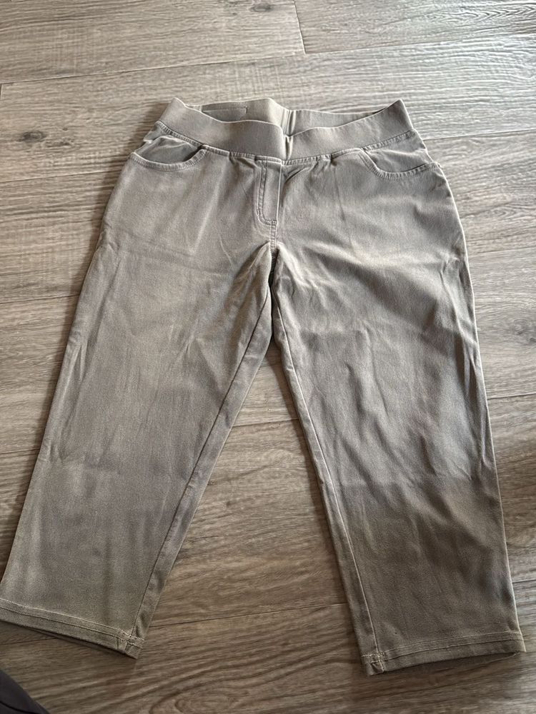 Comfortable Grey Cropped Pants