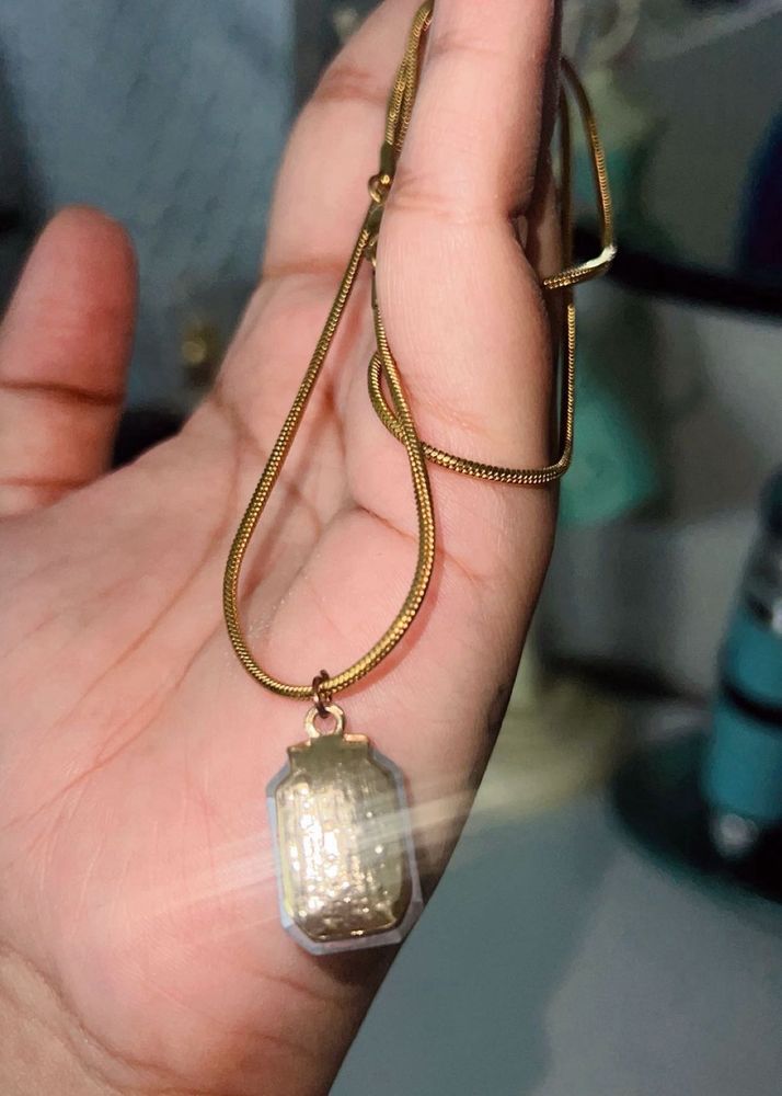 PINK CRYSTAL SQUARE PENDANT