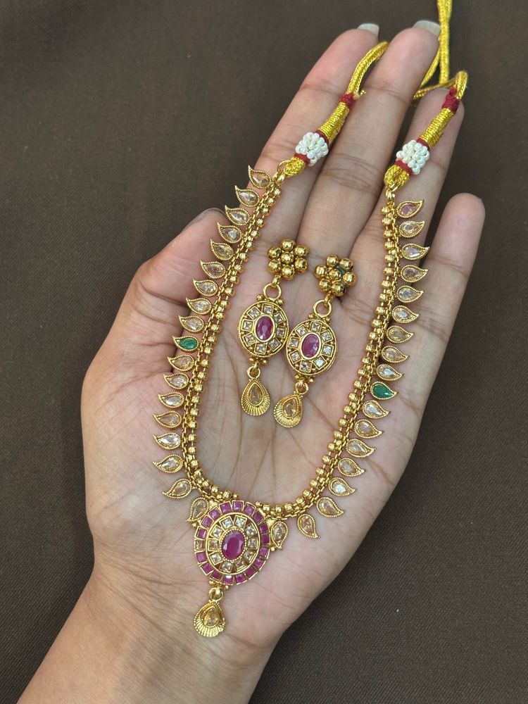 Exquisite Gold Necklace with Ruby Pendant