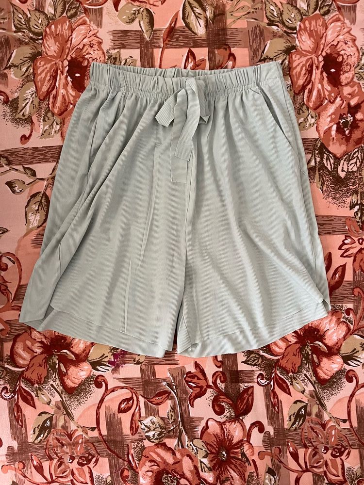 Light Green Elastic Waist Shorts