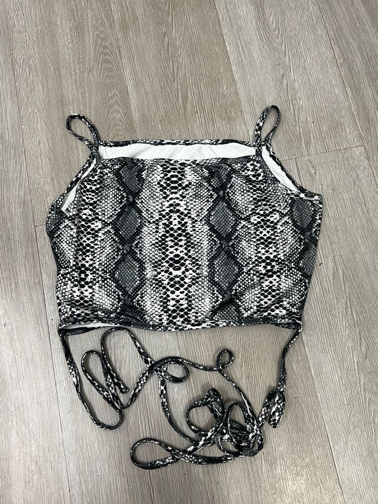Snake Print Tie Up Crop Top 🖤⭐️