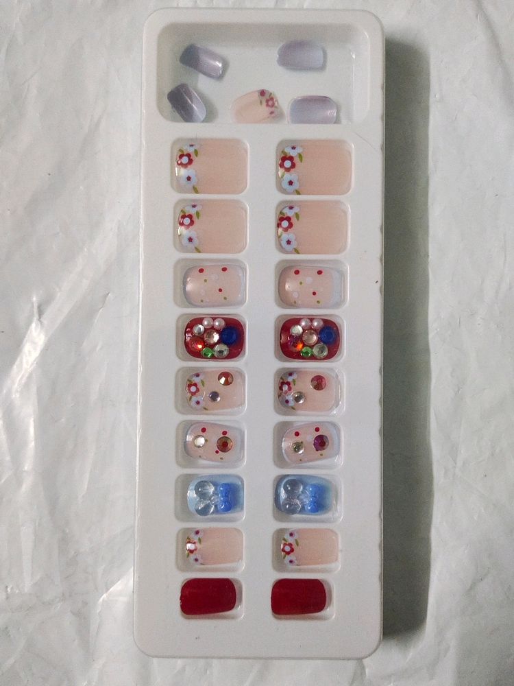 Korean Poligel Nails (Set Of 24 Pieces)