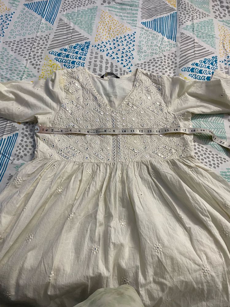 Elegant White Embroidered Kurta