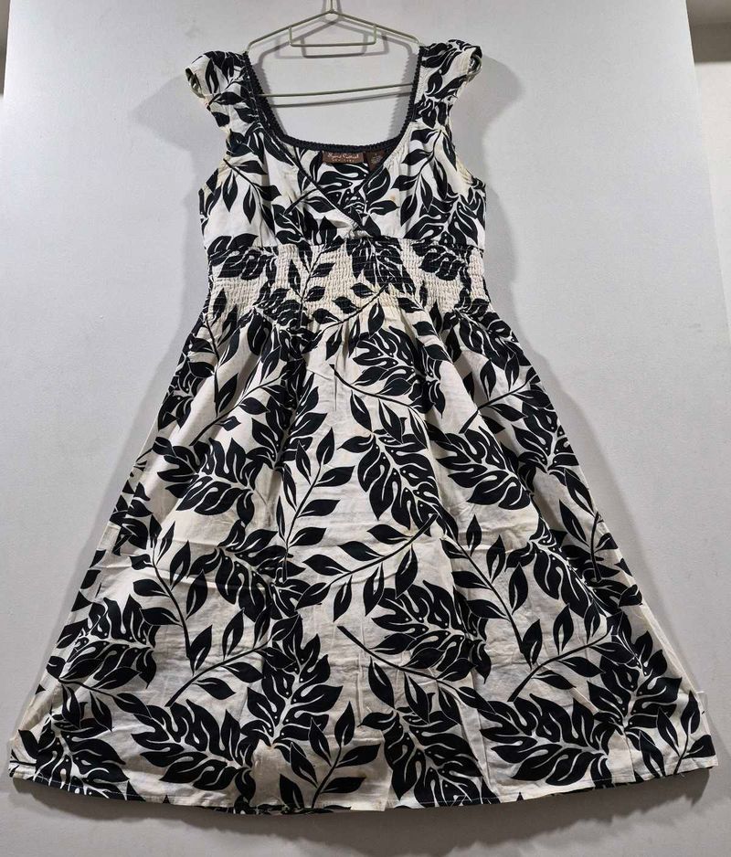 Black &amp; White Leaf Print Dress