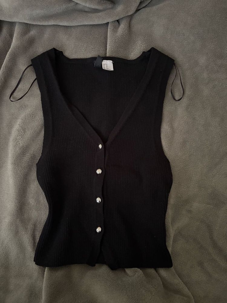 H&amp;M Black Ribbed V-Neck Button-Up Top