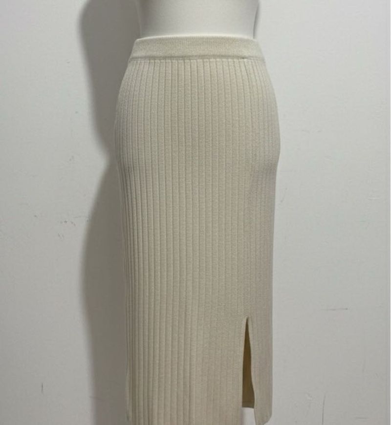 Ribbed Knit long Skirt with Slit