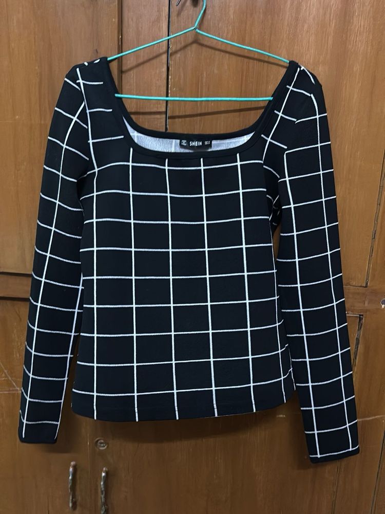 Black &amp; White Grid Long Sleeve Top