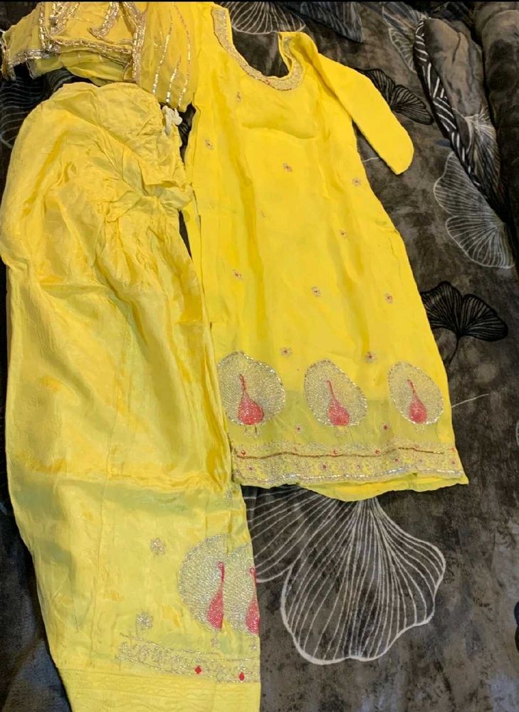 🌼🌻Vibrant Yellow Embroidered Kurta Set