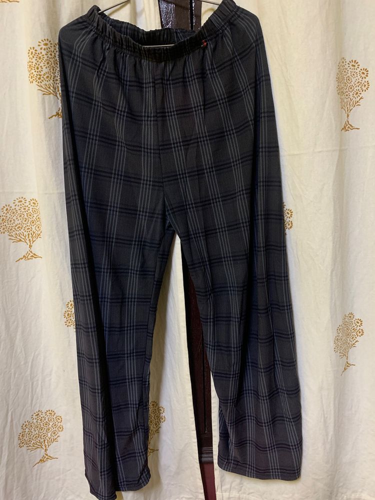 Stretchable Greyish Black Chequered Pyjama