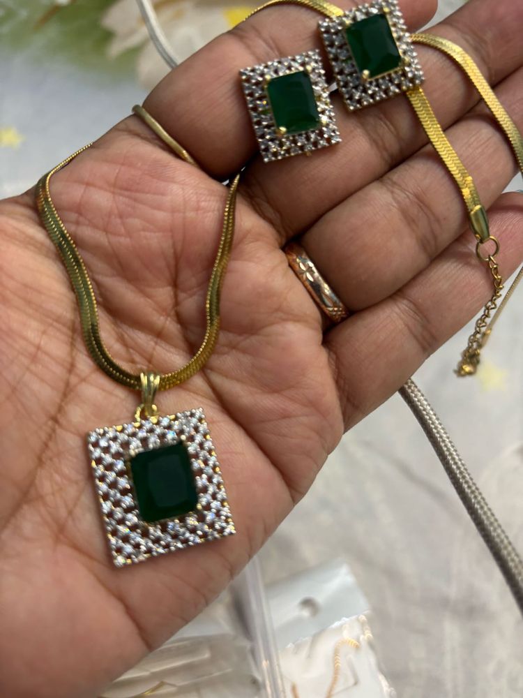 Emerald &amp; Diamond Necklace Set
