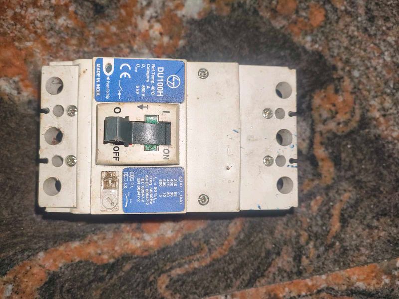 3pole 63amps mccb