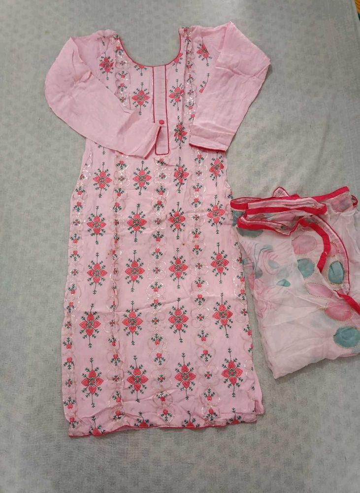 Beautiful Pink Embroidered Kurta Set