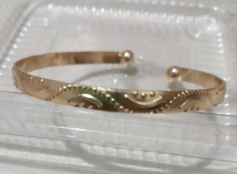 Elegant Gold Tone Bracelet