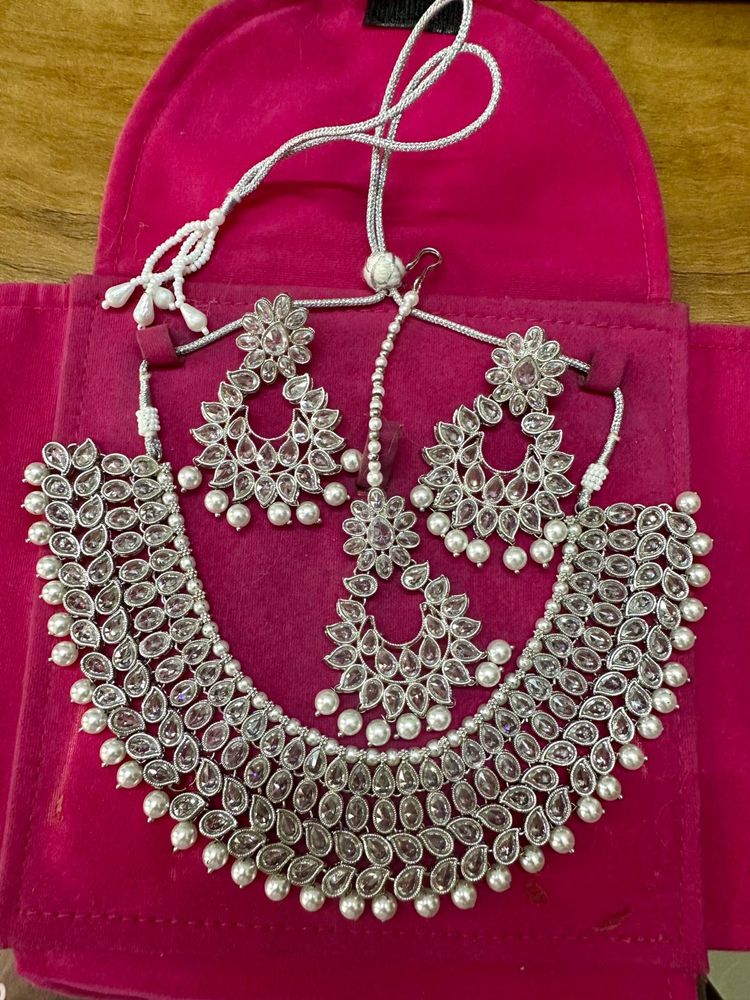 Exquisite bridal Kundan Necklace Set with Earrings