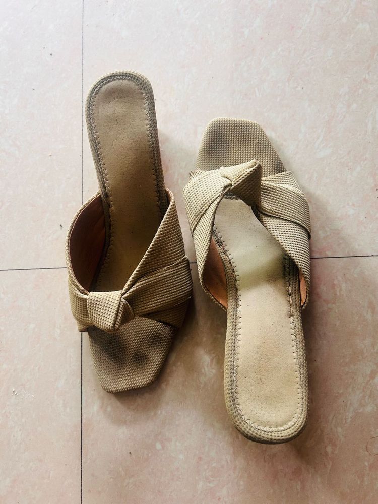 Stylish Beige Mules with Bow Detail