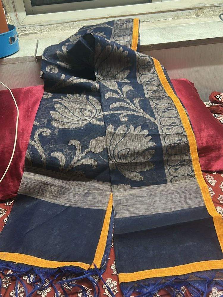 Elegant Blue dupatta with Floral Motifs
