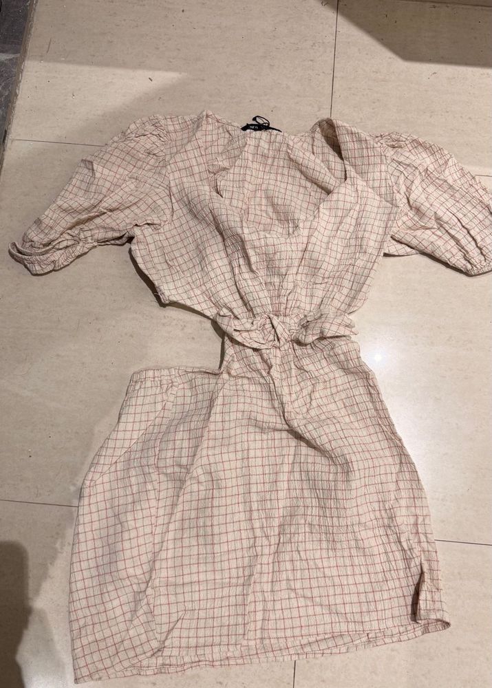 Chic Plaid Cut-Out Dress