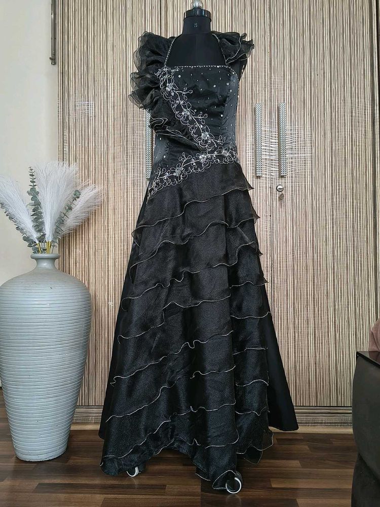 stunning black gown