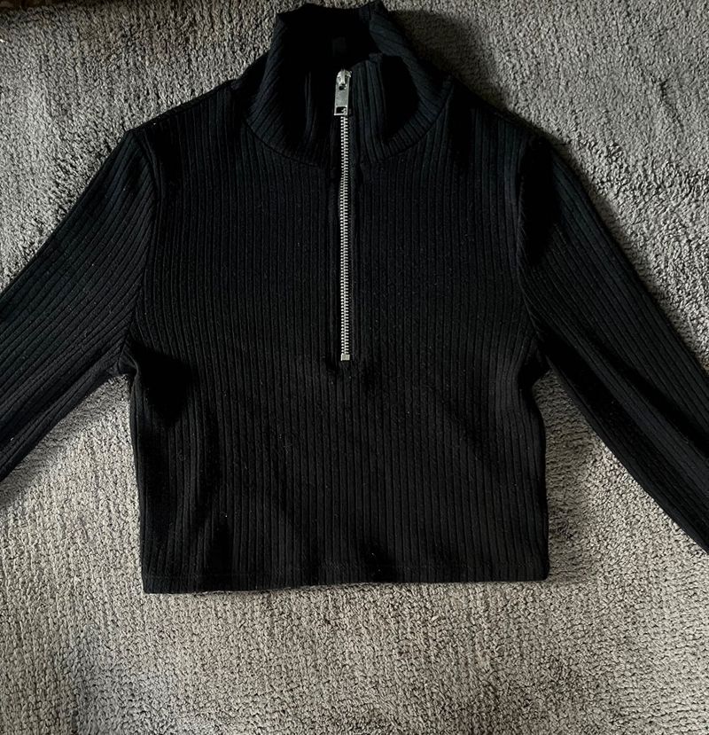 H&amp;M Black Ribbed Half-Zip Mock Neck Top