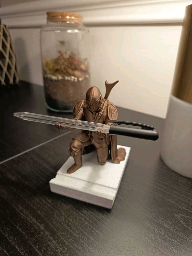 Mandalorian Pen Holder 3d printed