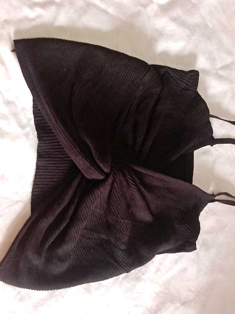 Chic Black Sleeveless Top fixed price