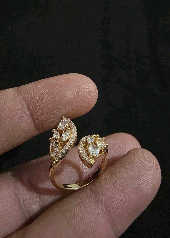 Elegant Leaf Design Ring