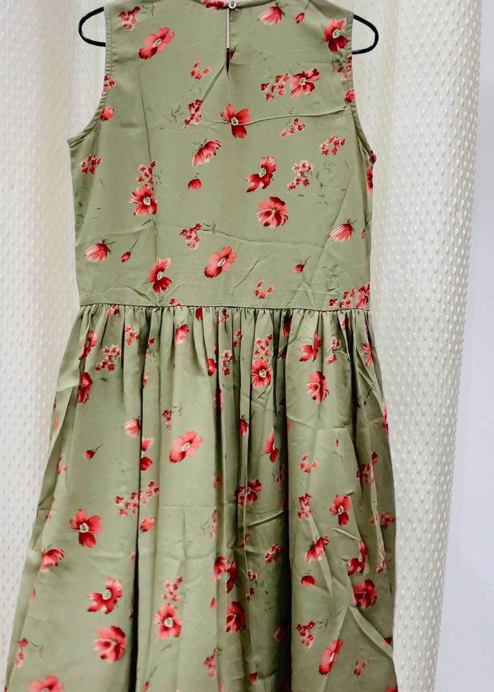 Chic Floral Sleeveless Midi Dress