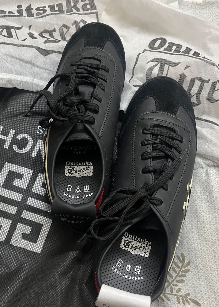 Onitsuka Tiger Black Sneakers *FIRST COPY*